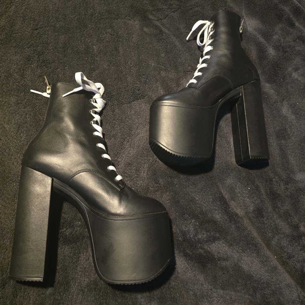 UNIF SALEM BOOTS Black Platform Lace-Up Boots